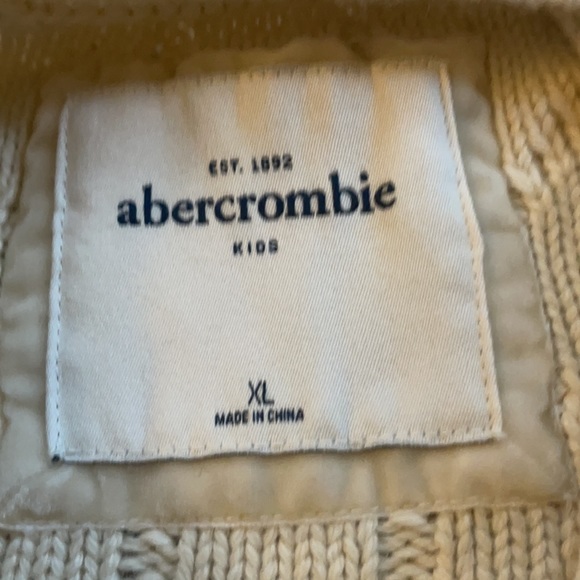Abercrombie Kids Cream Cable Knit Button Up Cardigan Size XL, fits women’s XS - Picture 4 of 5